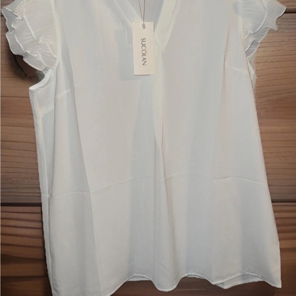 Tops - Auckland Women's White V-Neck Top NWT Sz XL